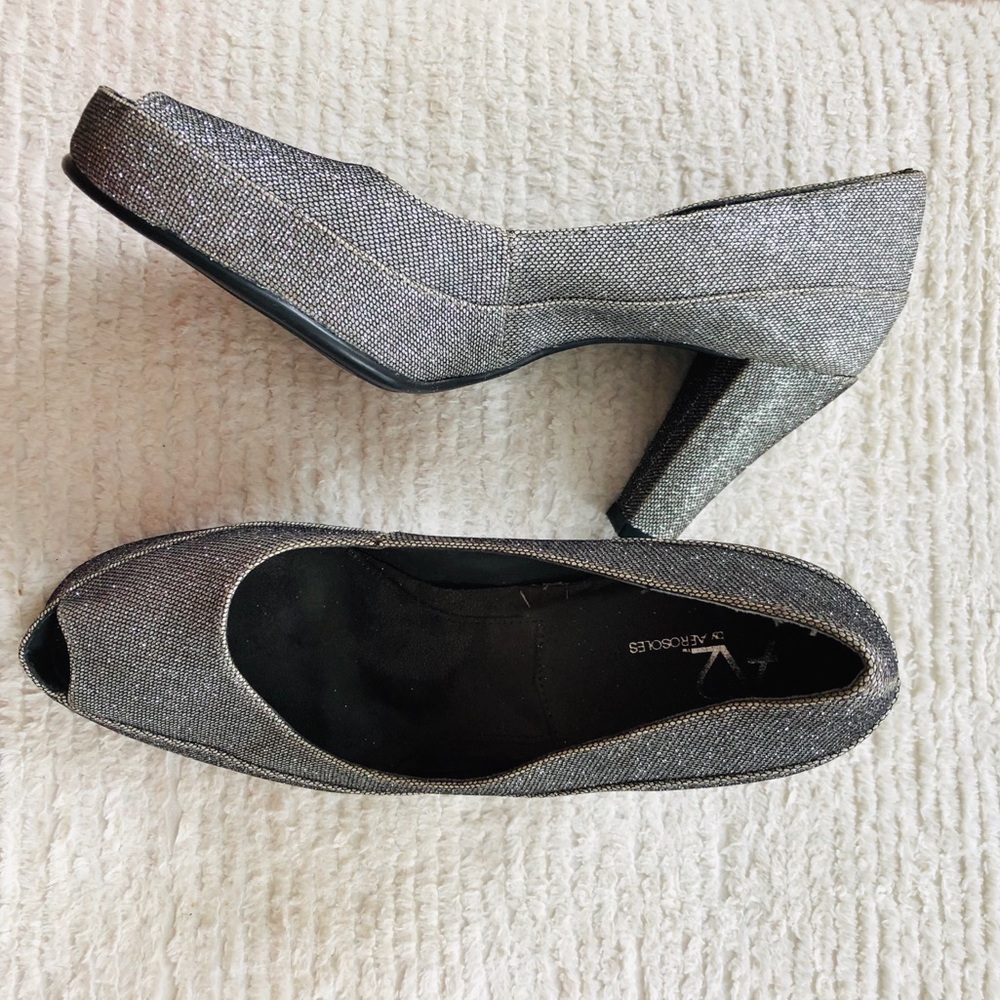 Aerosoles peep toe silver heels